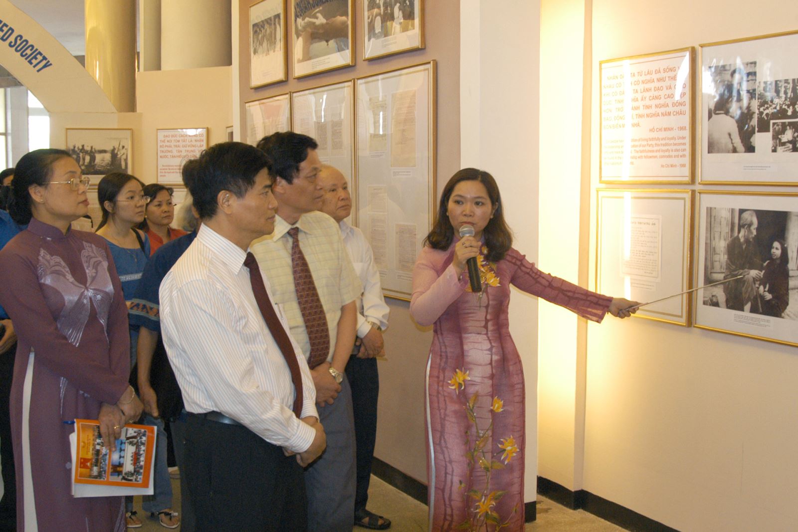 Đẩy mạnh học tập và làm theo tư tưởng, đạo đức, phong cách Hồ Chí Minh