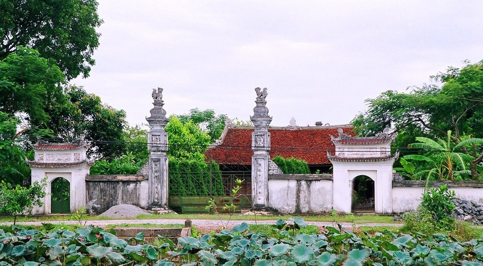 Đầu năm, nhiều lễ hội truyền thống đã được tổ chức ở các làng quê Việt Nam. Tại đền Lăng (Hà Nam), nhiều nghi thức tế tự tâm linh và hội truyền thống vẫn được duy trì. Những hoạt động này góp phần bảo tồn, phát huy những giá trị văn hóa đậm đà bản sắc dân tộc và khắc sâu niềm tự hào về vùng “địa linh sinh nhân kiệt” của người dân vùng quê chiêm trũng.
