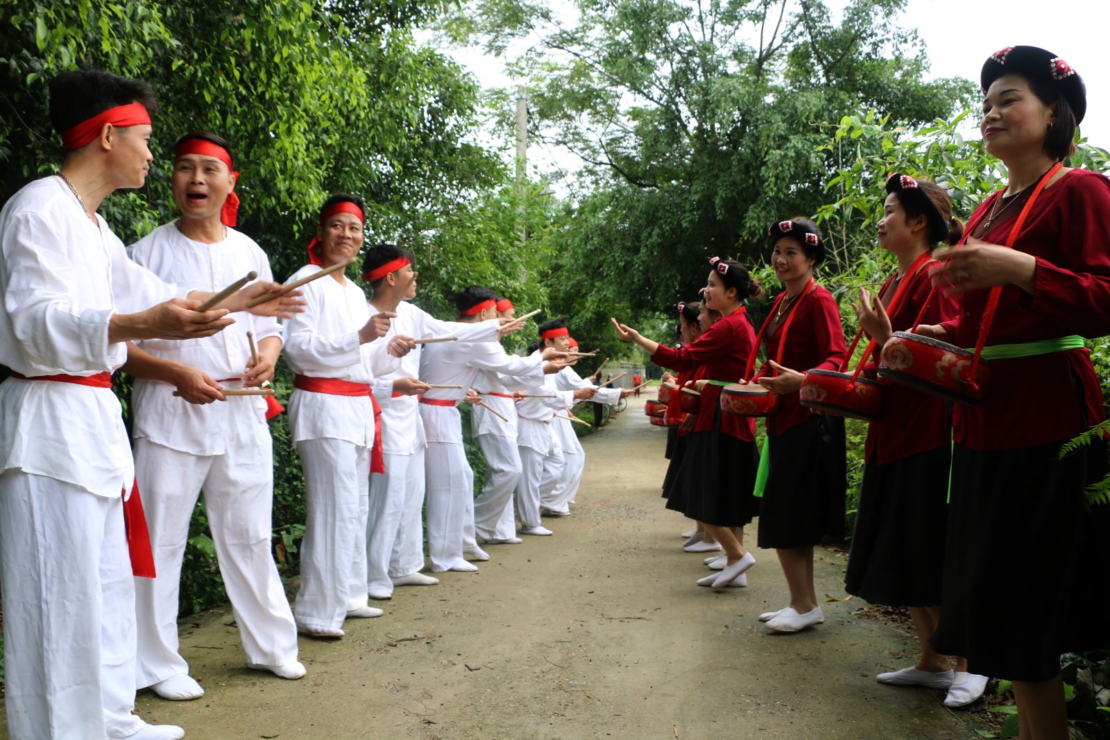Bảo tồn, duy trì hát trống quân Đức Bác từ góc nhìn thể loại và tín ngưỡng phồn thực