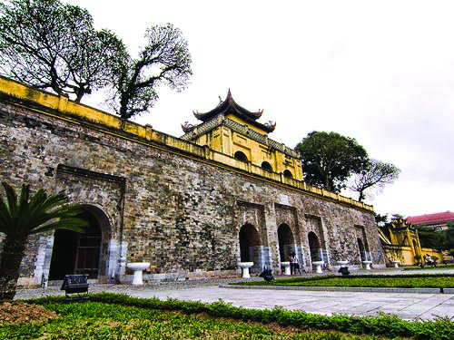 Chào mừng 1010 năm Thăng Long - Hà Nội: Màu thời gian trong bài thơ “Thăng Long hoài cổ” 