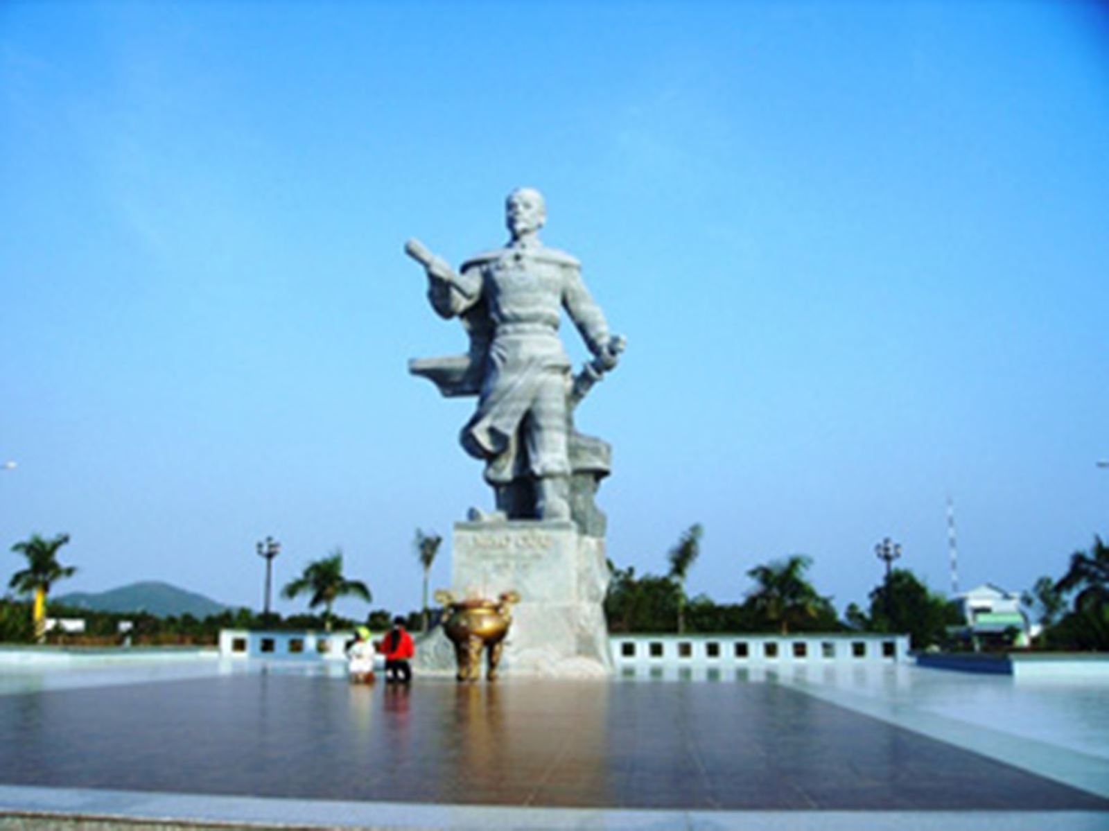 Lên núi Bình San, nhớ người khai mở đất