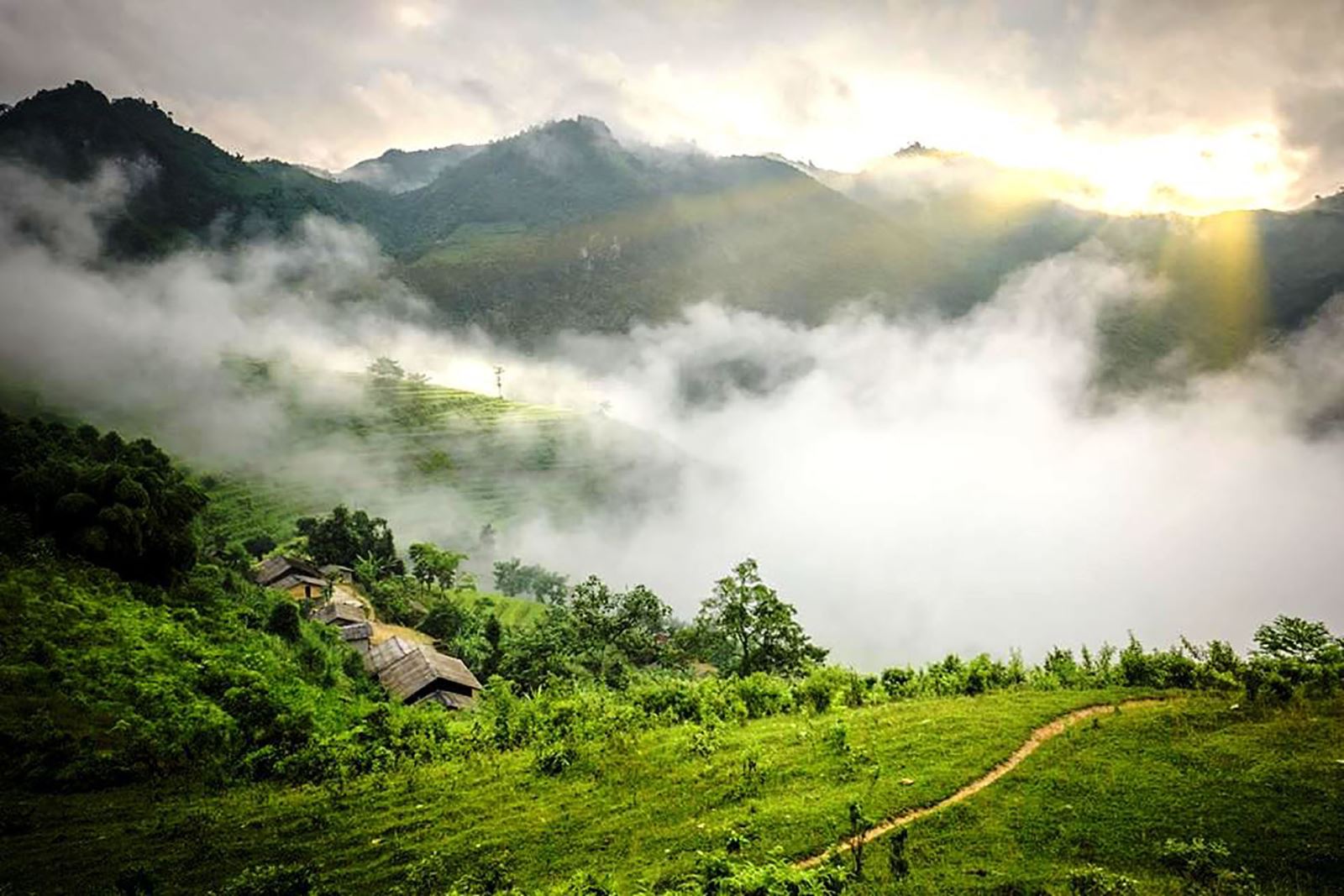 Lạc bước vào làng cổ tích Lô Lô Chải