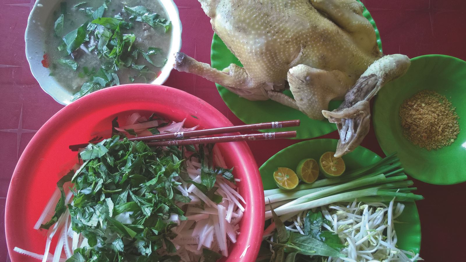 Dân dã gỏi gà ghém chuối