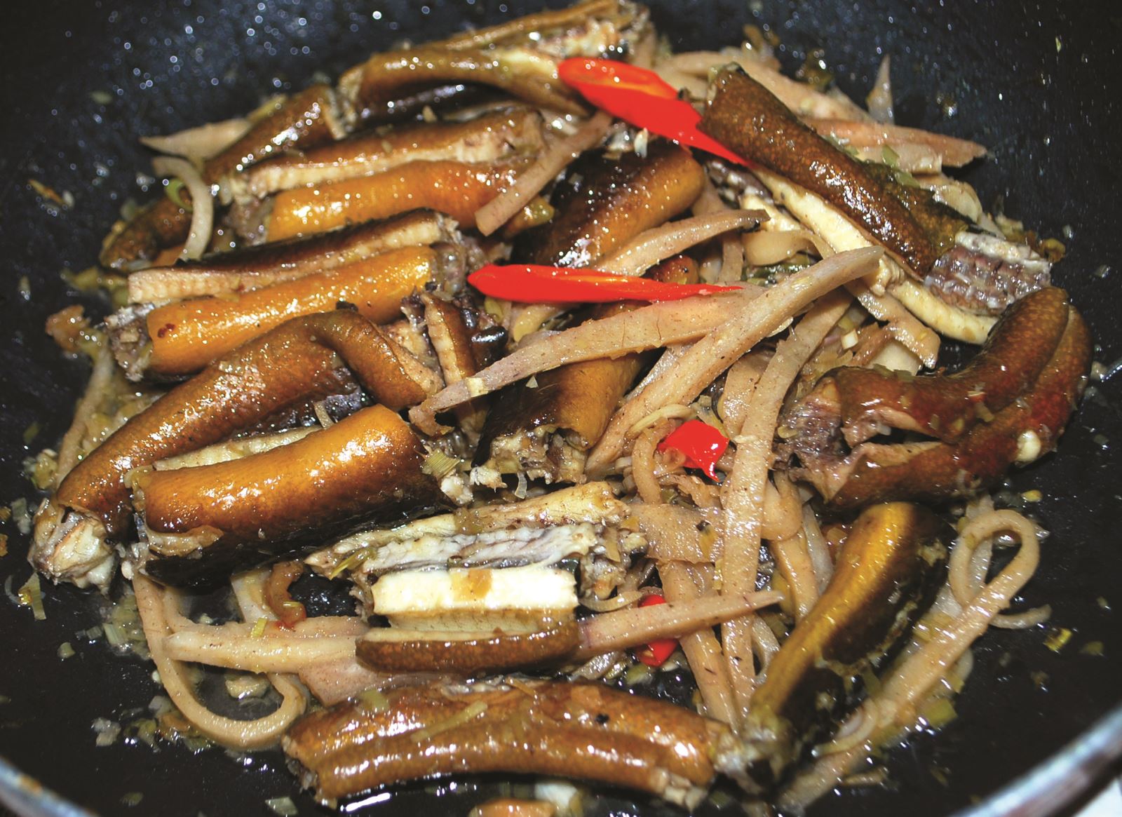 Lươn um củ chuối - món ngon quê nhà 