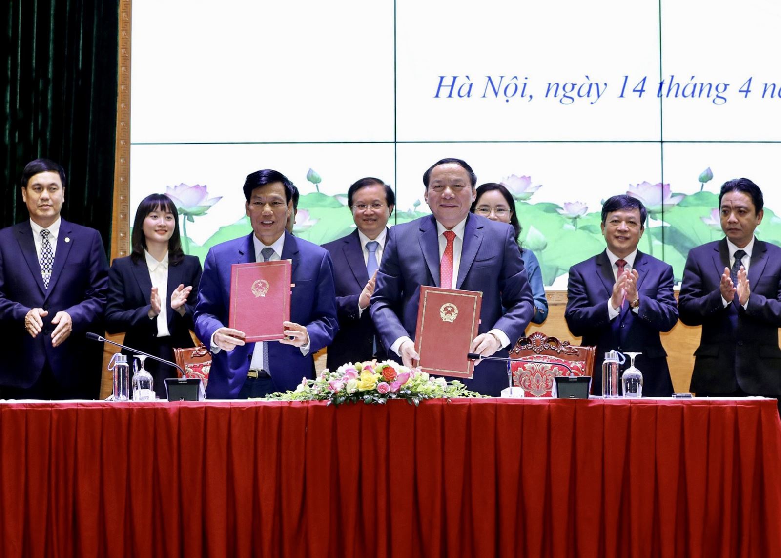 Bàn giao nhiệm vụ Bộ trưởng  Bộ Văn hóa, Thể thao và Du lịch