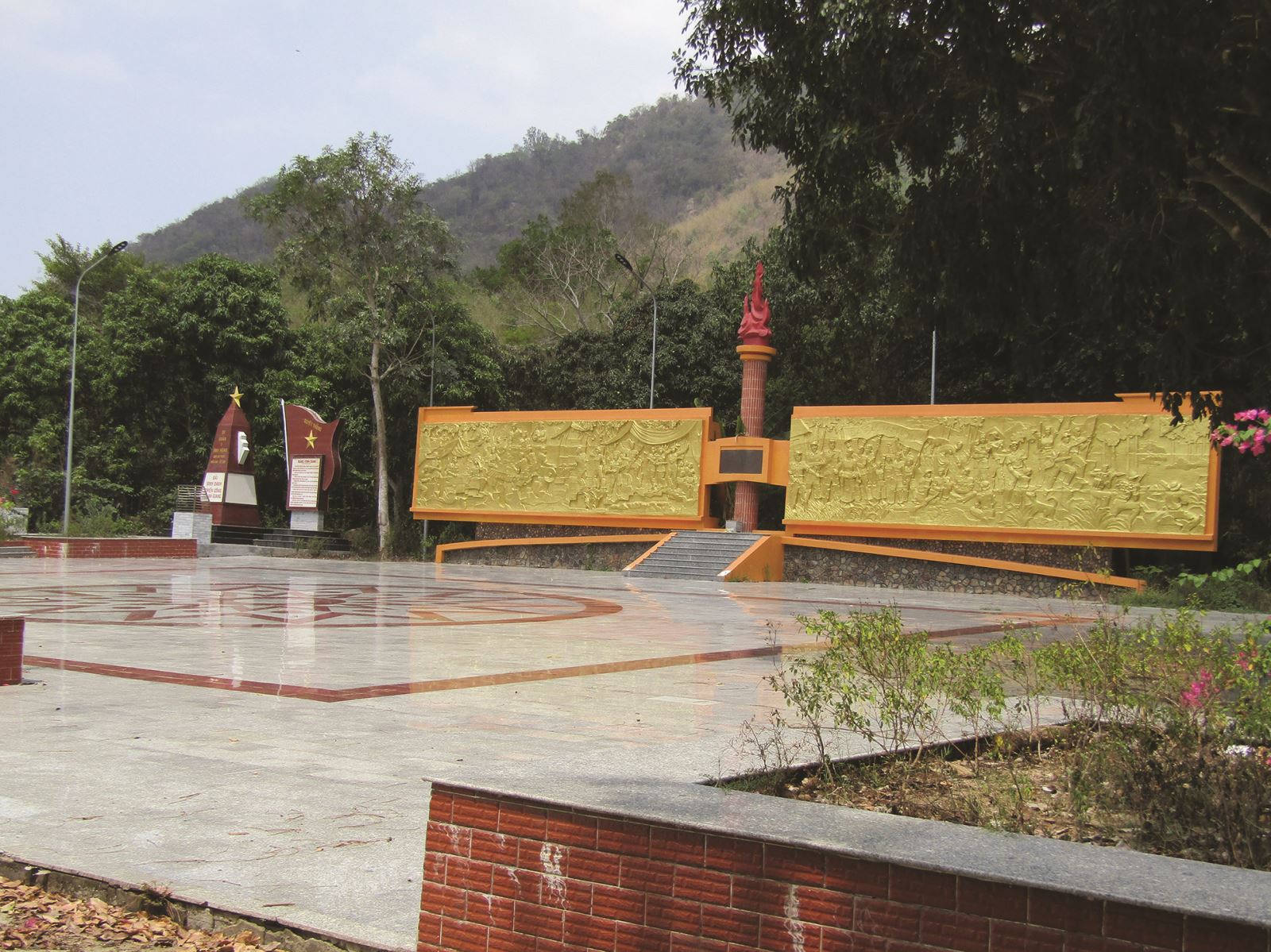 Uy thiêng vùng biên viễn