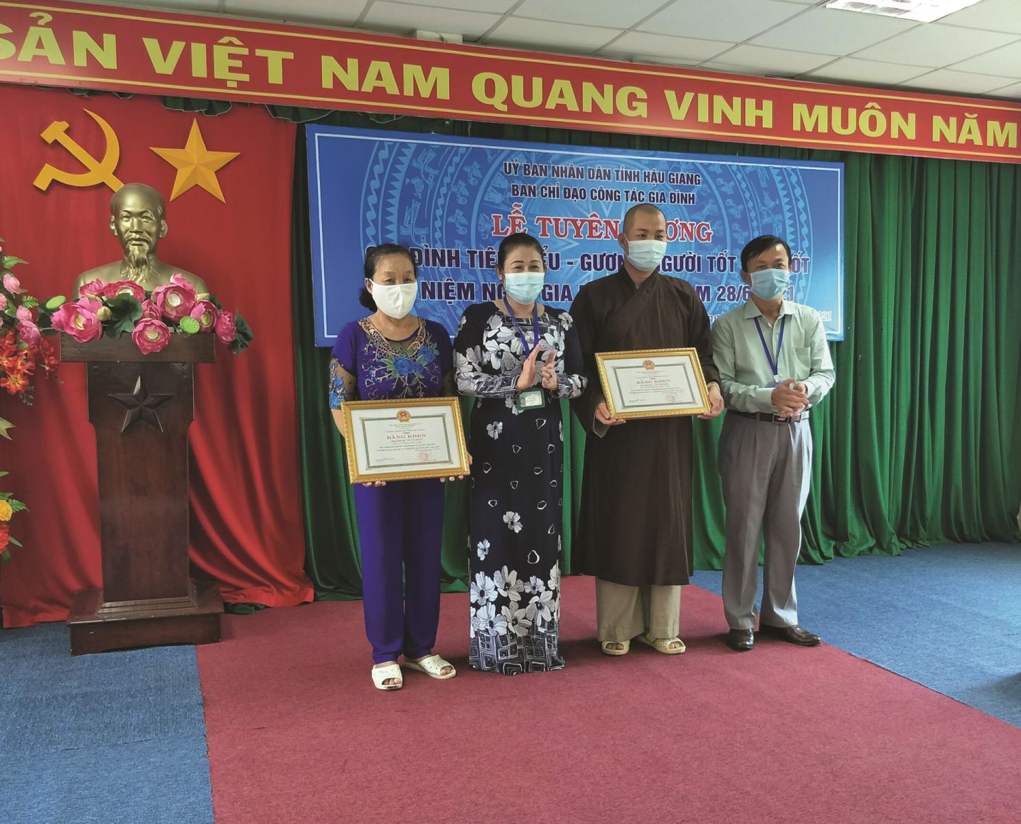 HẬU GIANG: Lễ tuyên dương các tập thể và cá nhân nhân kỷ niệm 20 năm Ngày Gia đình Việt Nam
