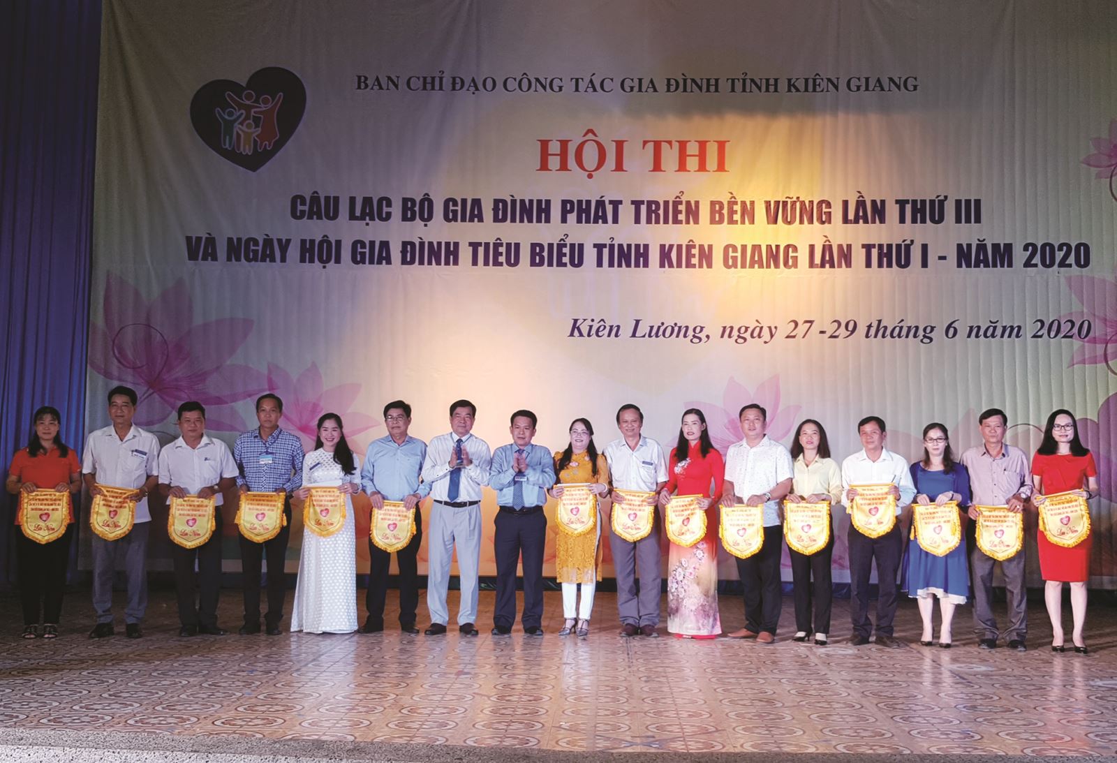 KIÊN GIANG: 404 hộ gia đình thực hiện  Bộ tiêu chí ứng xử trong gia đình