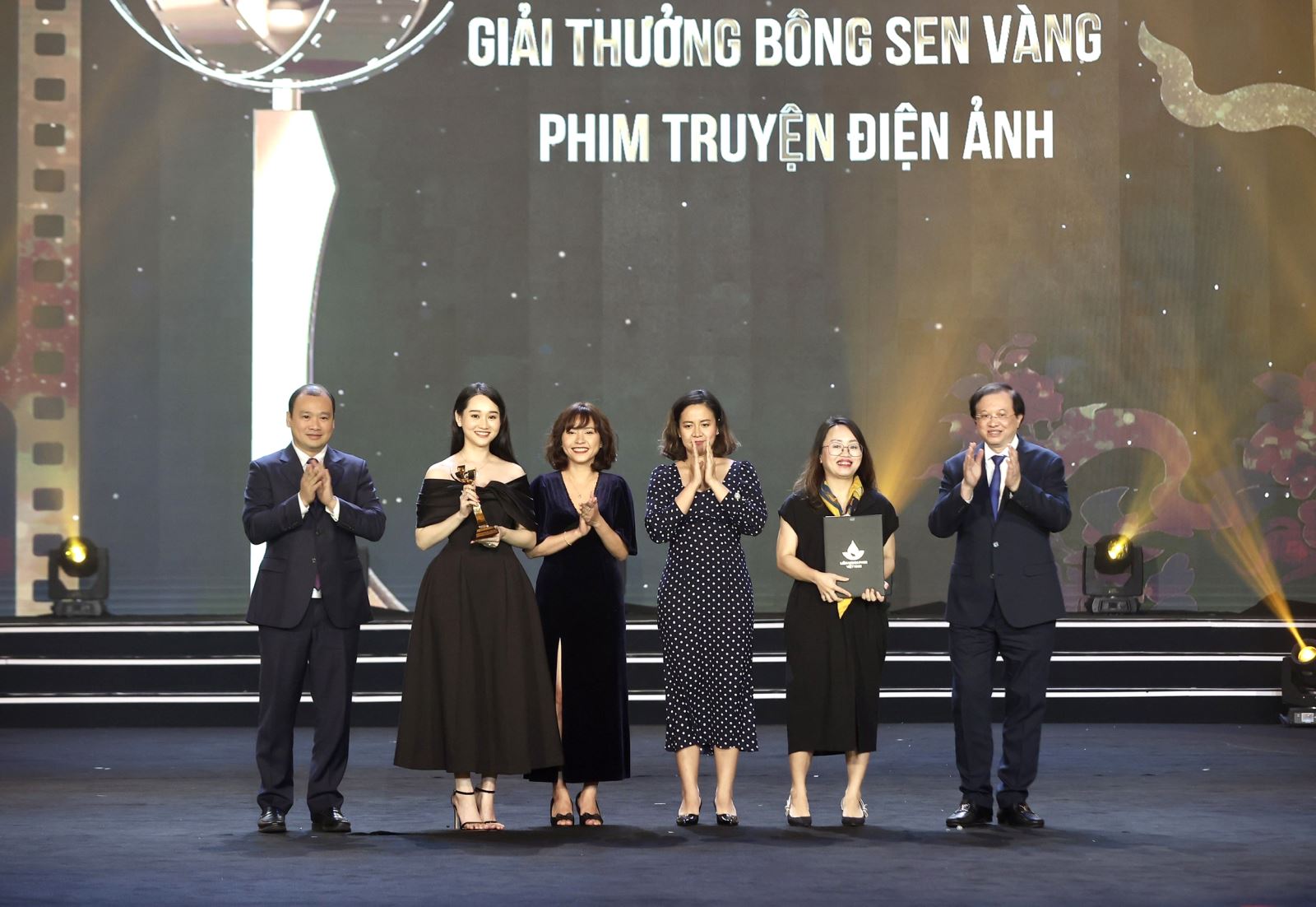 Bế mạc Liên hoan Phim Việt Nam lần thứ XXII: Vinh danh 18 giải thưởng cho các tác phẩm, 26 giải cá nhân xuất sắc