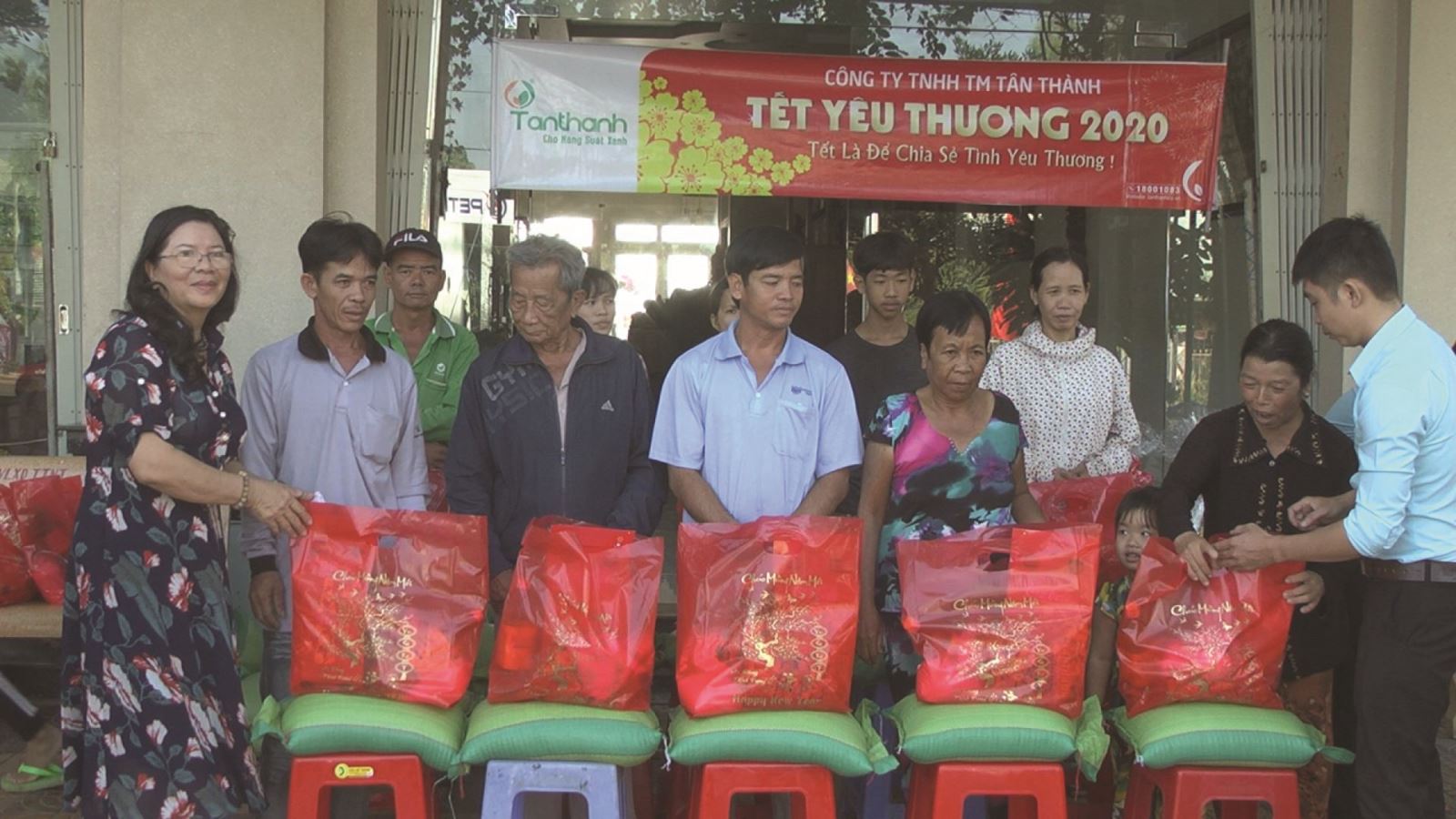 Bà Hoàng Hoa với tấm lòng nhân ái