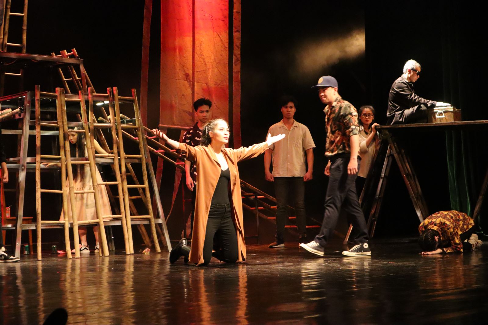 Antigone - Hâm nóng sân khấu mùa dịch