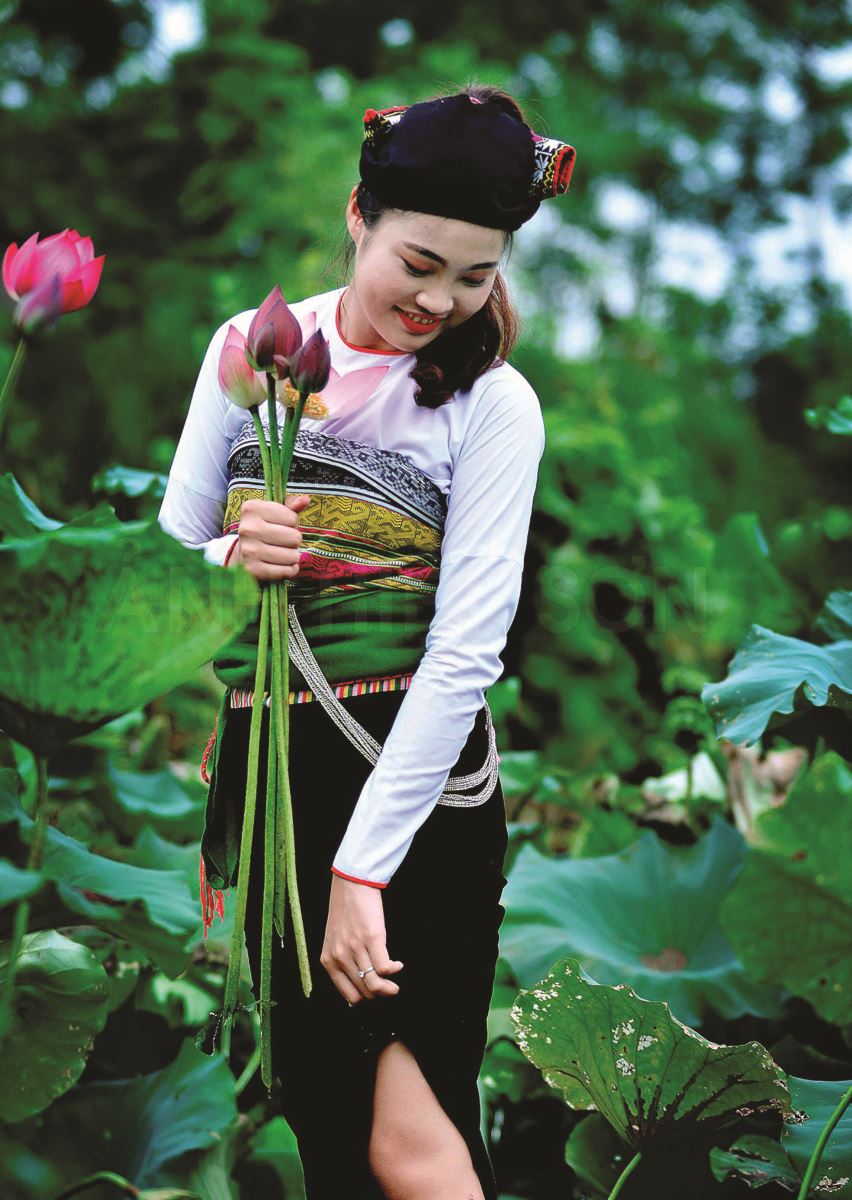 Trang phục truyền thống của phụ nữ dân tộc Mường huyện Ngọc Lặc (Thanh Hóa)