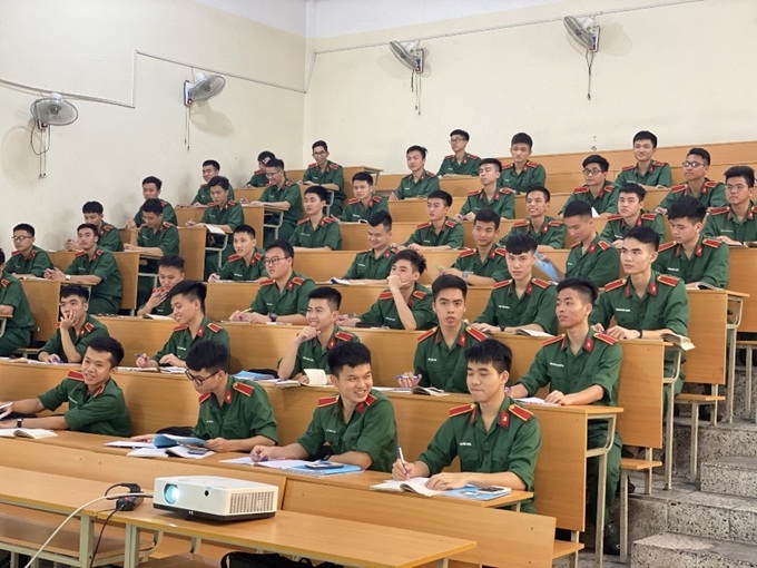 Quán triệt, vận dụng Nghị quyết Đại hội XIII của Đảng vào giảng dạy các môn lý luận Mác - Lênin, tư tưởng Hồ Chí Minh ở các nhà trường quân đội