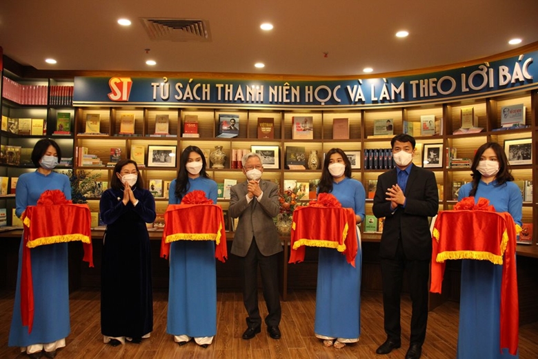 Ra mắt Tủ sách "Thanh niên học và làm theo lời Bác"