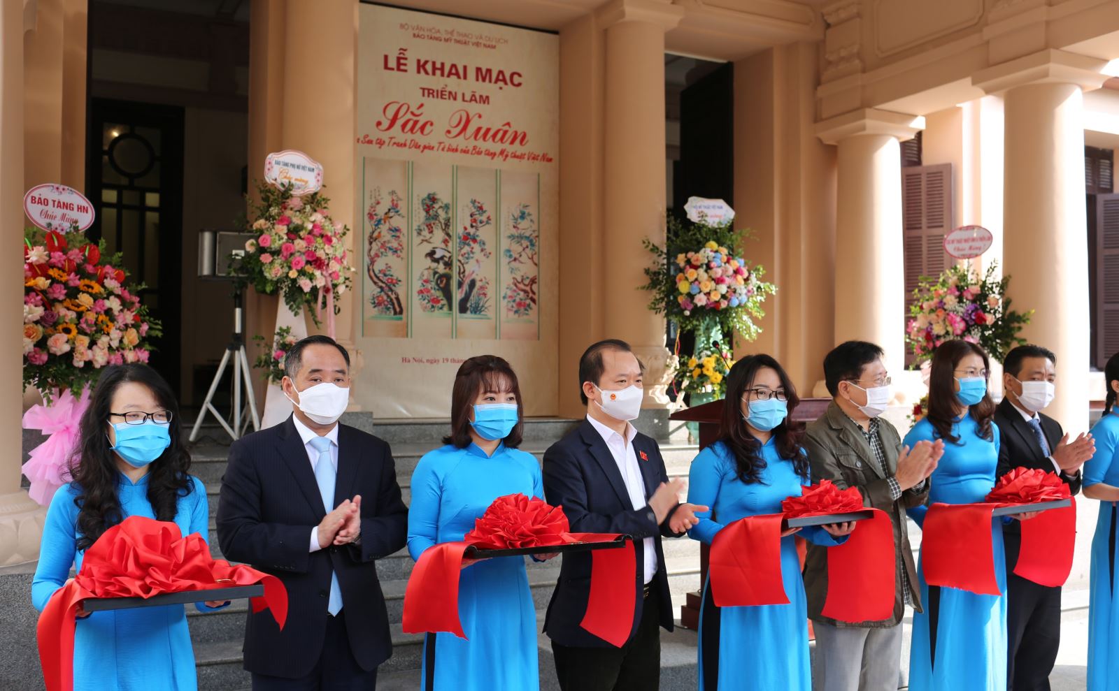 “Sắc xuân qua sưu tập tranh dân gian Tứ bình” 