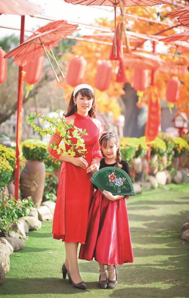 Nhành mai, cành đào ngày Tết
