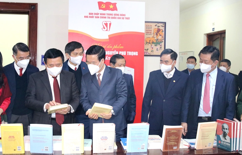 Lễ ra mắt cuốn sách “Một số vấn đề lý luận và thực tiễn về chủ nghĩa xã hội và con đường đi lên chủ nghĩa xã hội ở Việt Nam”