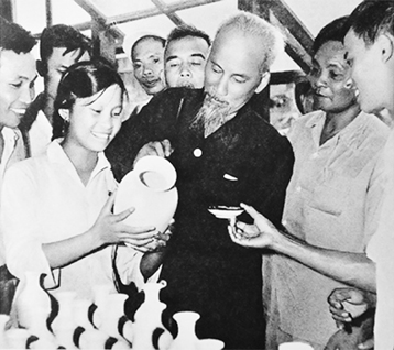 Vận dụng sáng tạo những đặc trưng  trong phong cách Hồ Chí Minh vào sự nghiệp đổi mới hiện nay