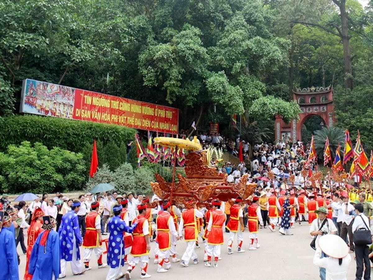 Giữ gìn, phát huy truyền thống thờ cúng anh hùng dân tộc và những người có công với đất nước