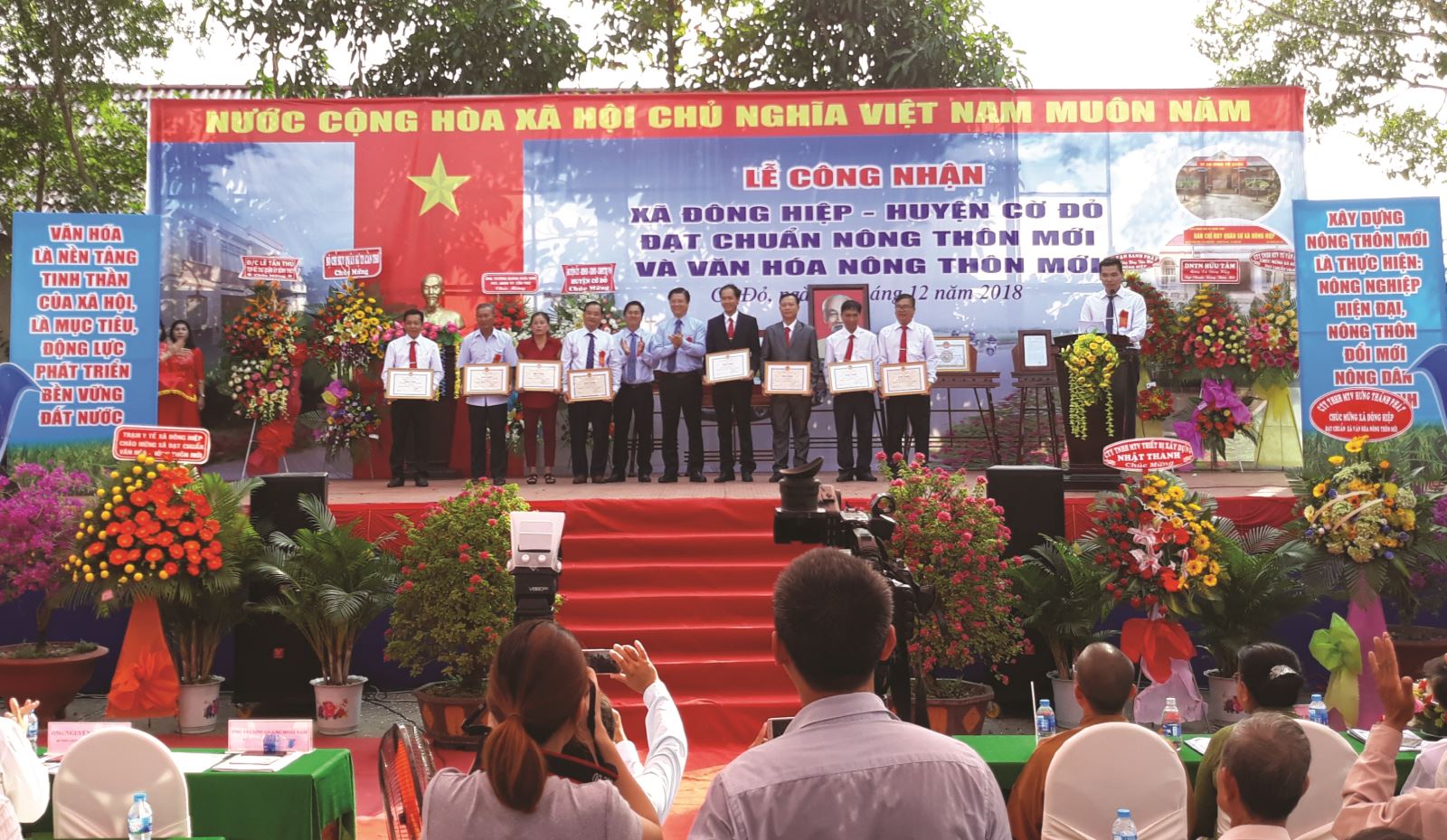 Huyện Cờ Đỏ - TP. Cần Thơ: Một số giải pháp nâng cao chất lượng “Xã đạt chuẩn văn hoá nông thôn mới” 