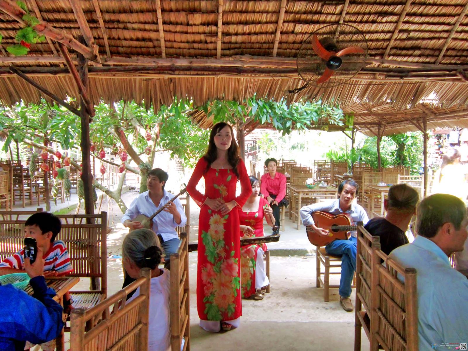 Nghệ thuật Đờn ca tài tử trong đời sống tinh thần của người dân Nam Bộ