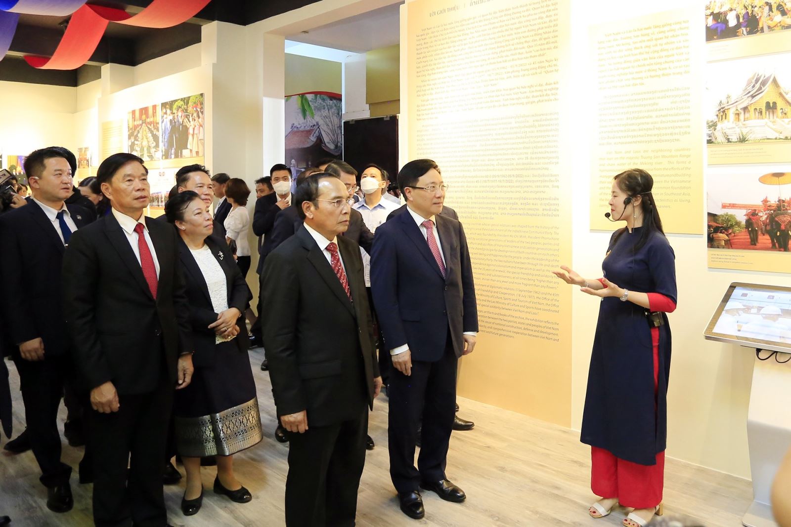 Khai mạc Triển lãm “Quan hệ hữu nghị vĩ đại, đoàn kết đặc biệt Việt Nam - Lào, Lào - Việt Nam”