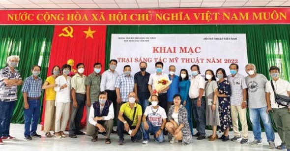 Đầu tư chiều sâu qua mô hình các trại sáng tác