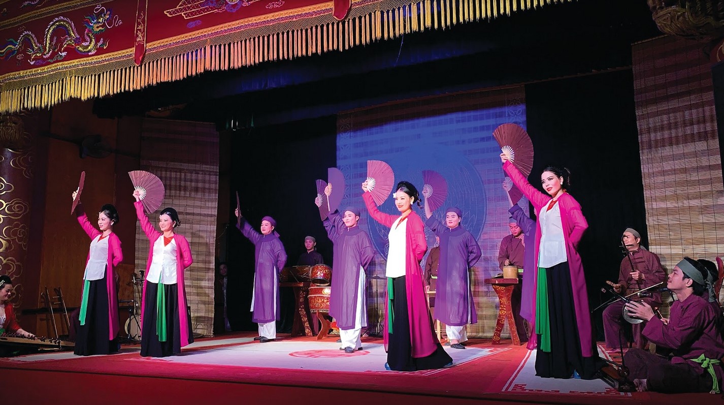 Sân khấu truyền thống kết nối với du lịch - Lợi ích kép