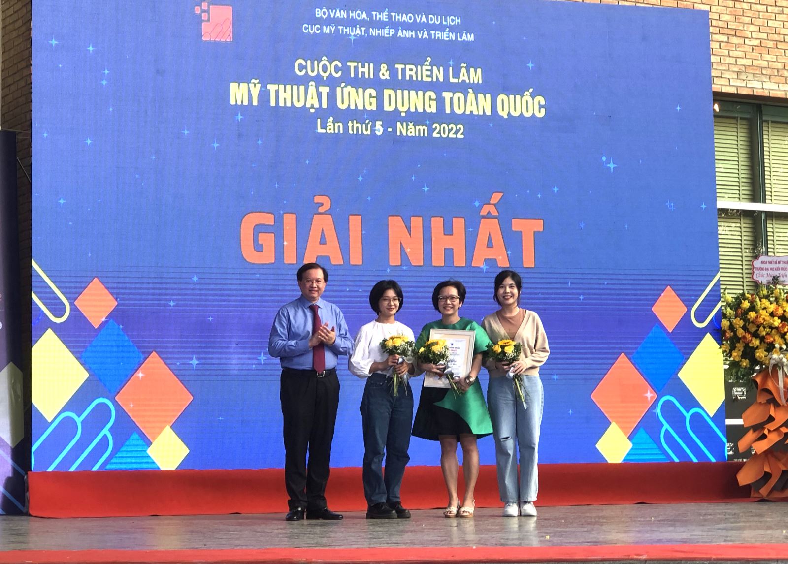 Trao giải “Cuộc thi và Triển lãm Mỹ thuật ứng dụng toàn quốc”