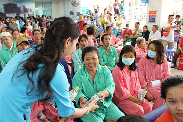 Hoàn thiện khung pháp lý và phát triển dịch vụ nhằm chuyên nghiệp hóa công tác xã hội ở Việt Nam hiện nay
