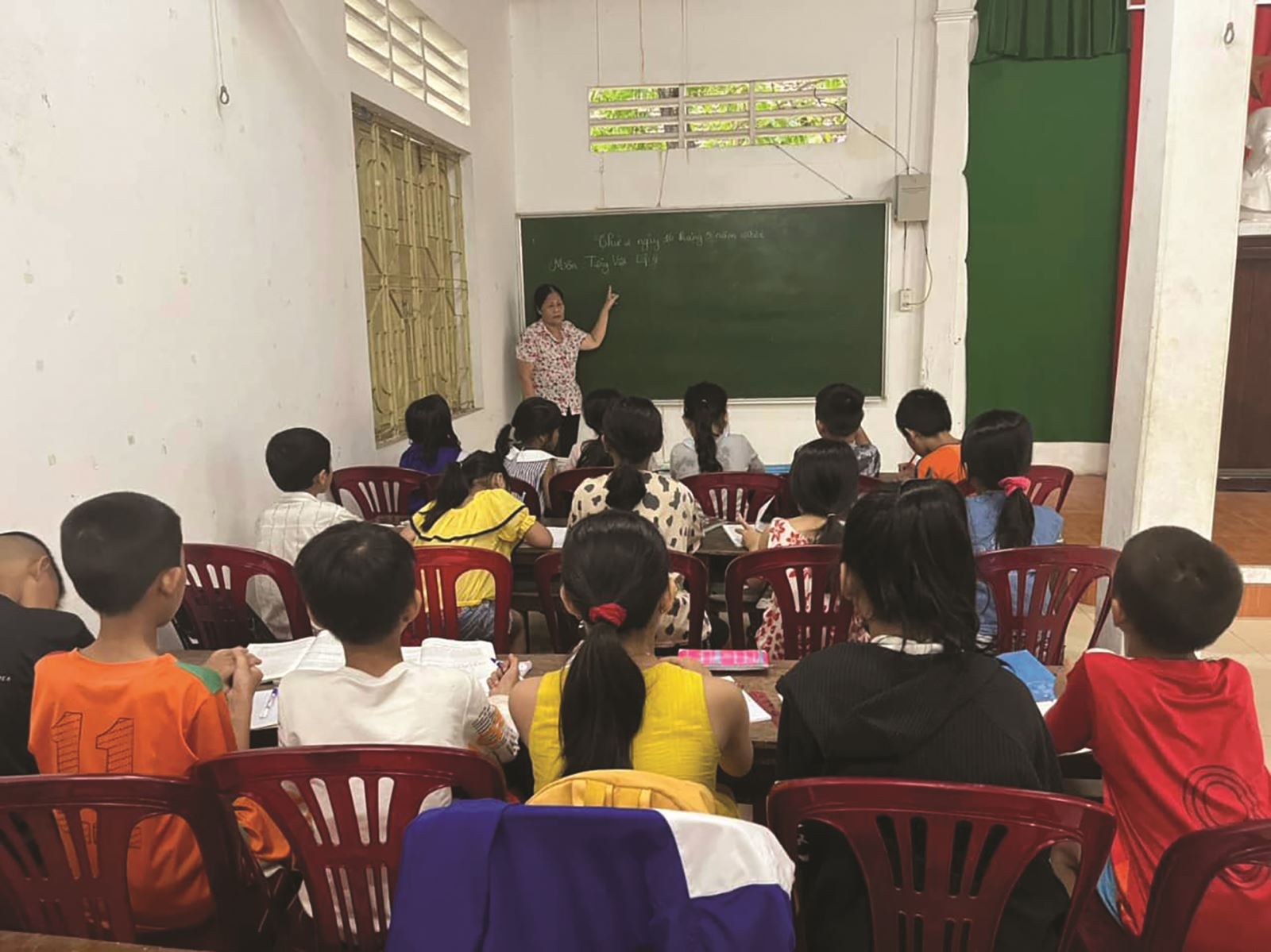 Tấm lòng nhân hậu  của “cô giáo vạn đò”
