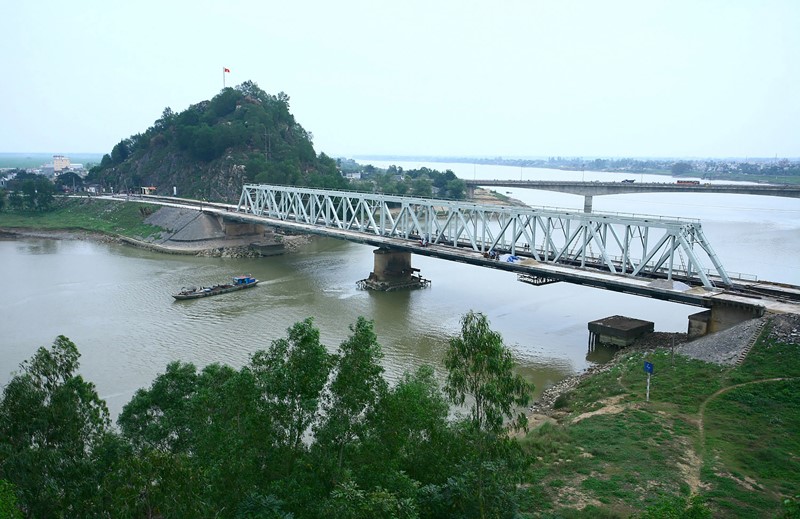 Những ca khúc vẫn lay thức lòng người