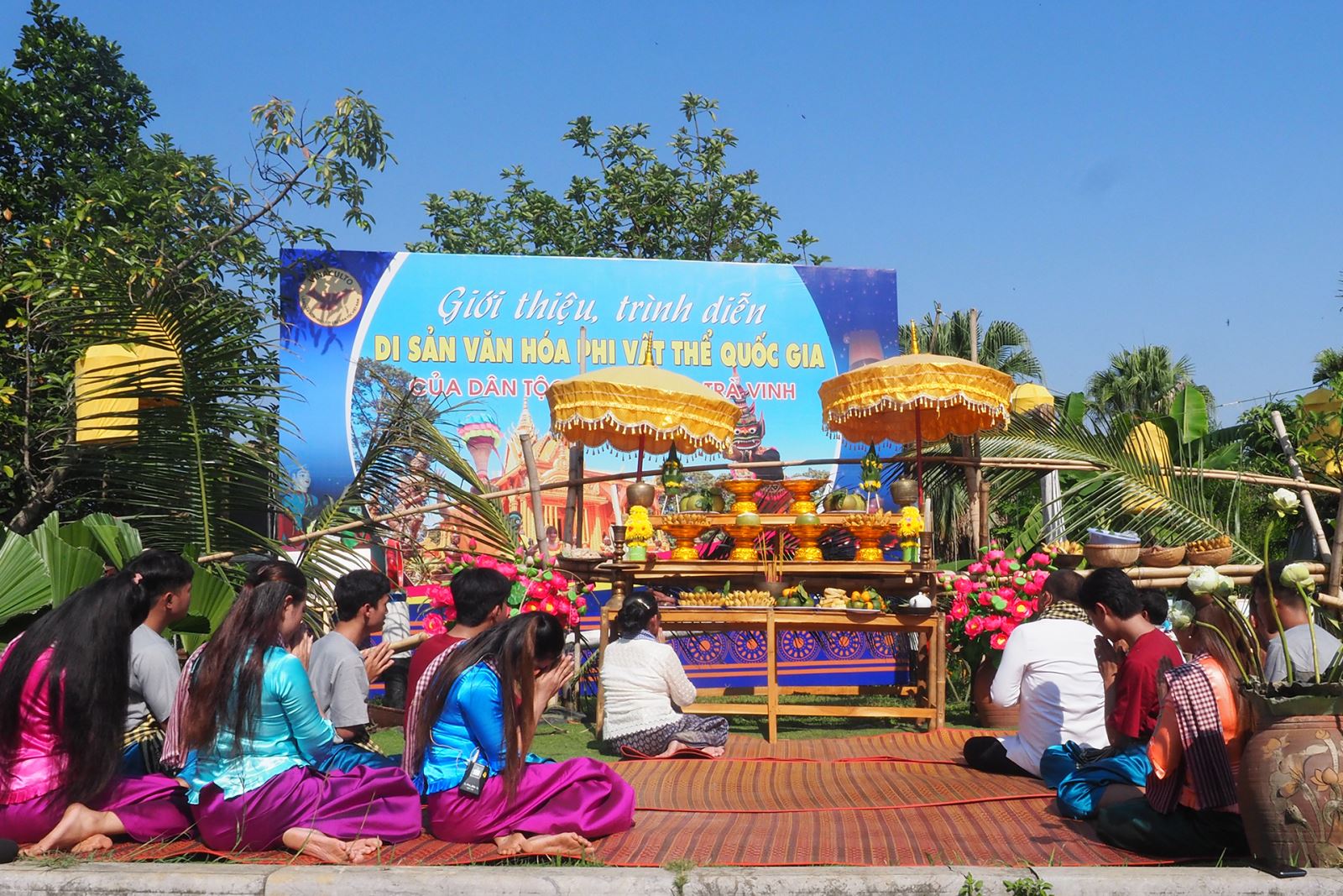 Tái hiện lễ hội Ok Om Bok của đồng bào Khmer tại Làng VH-DL các dân tộc Việt Nam