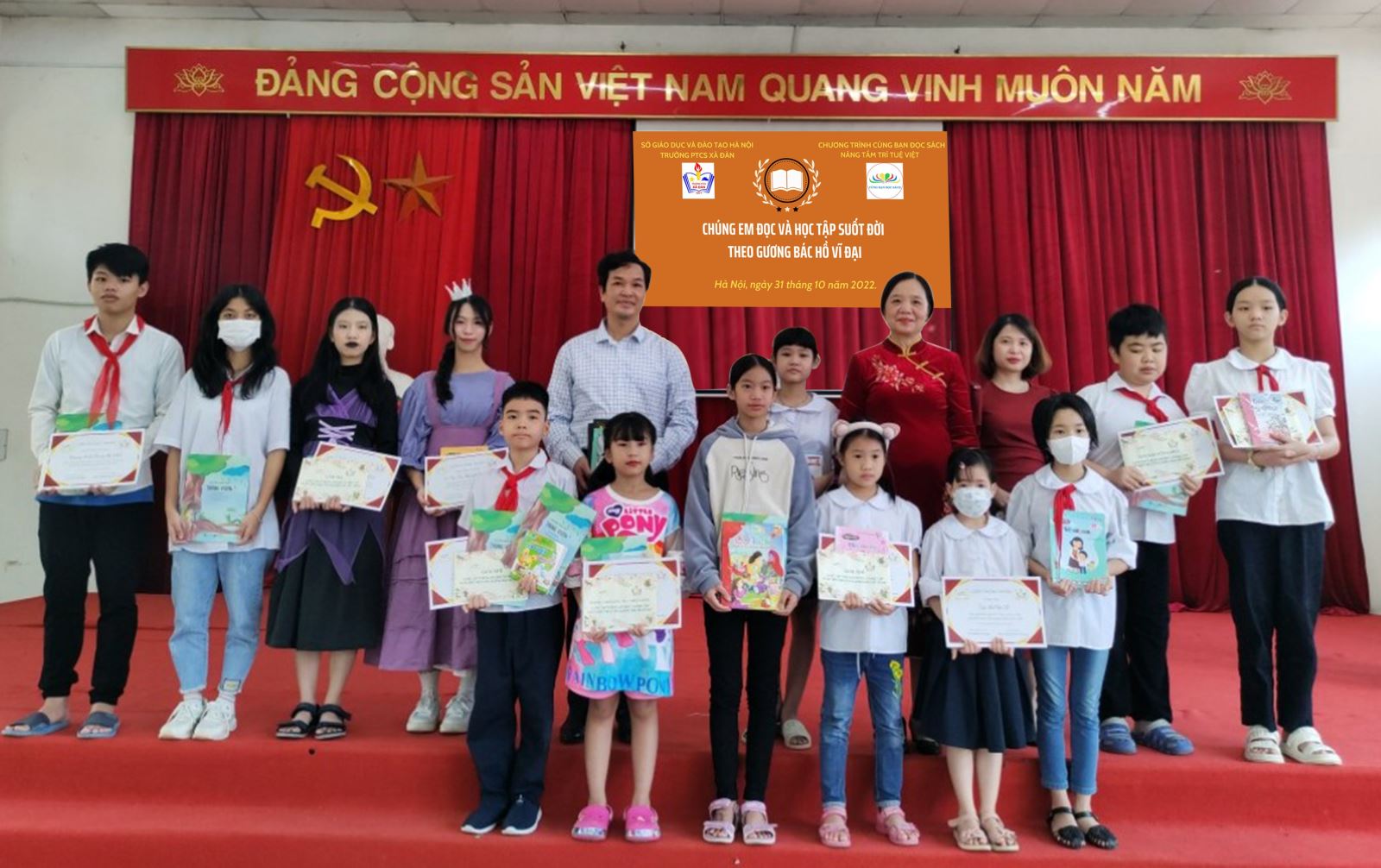 Trao giải cuộc thi "Chúng em đọc và học tập suốt đời theo tấm gương Bác Hồ vĩ đại"
