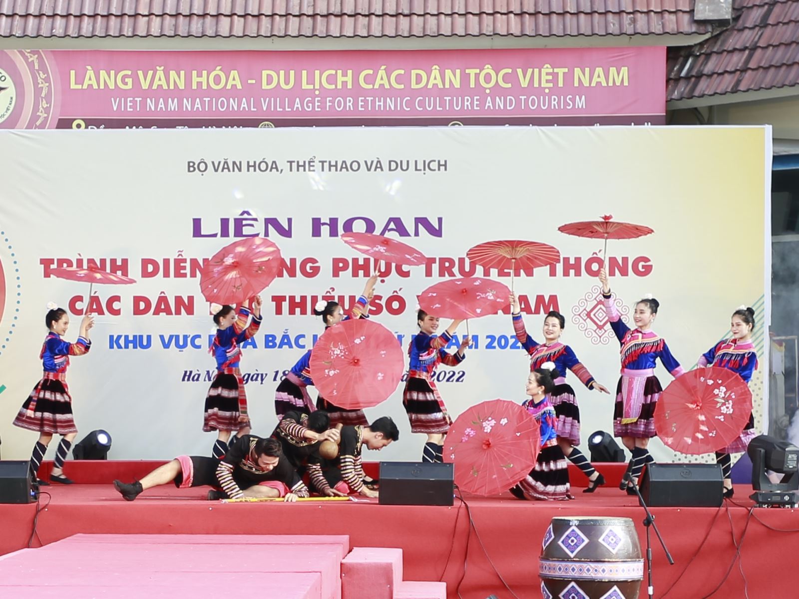 Tưng bừng Liên hoan trình diễn trang phục các dân tộc khu vực phía Bắc lần thứ nhất năm 2022