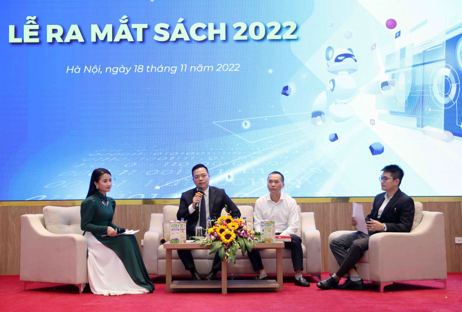 Ra mắt hai cuốn sách bổ ích cho những người làm truyền thông