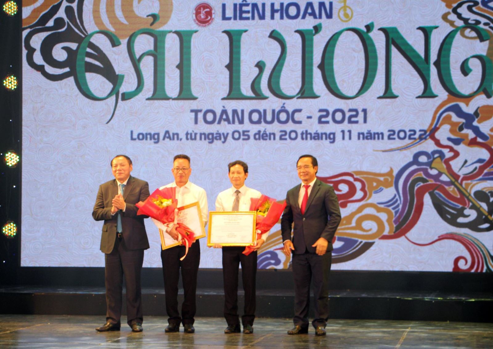 “Bên dòng Long Khốt” và “Đất liền và biển cả” giành giải Xuất sắc tại Liên hoan Cải lương toàn quốc - 2021