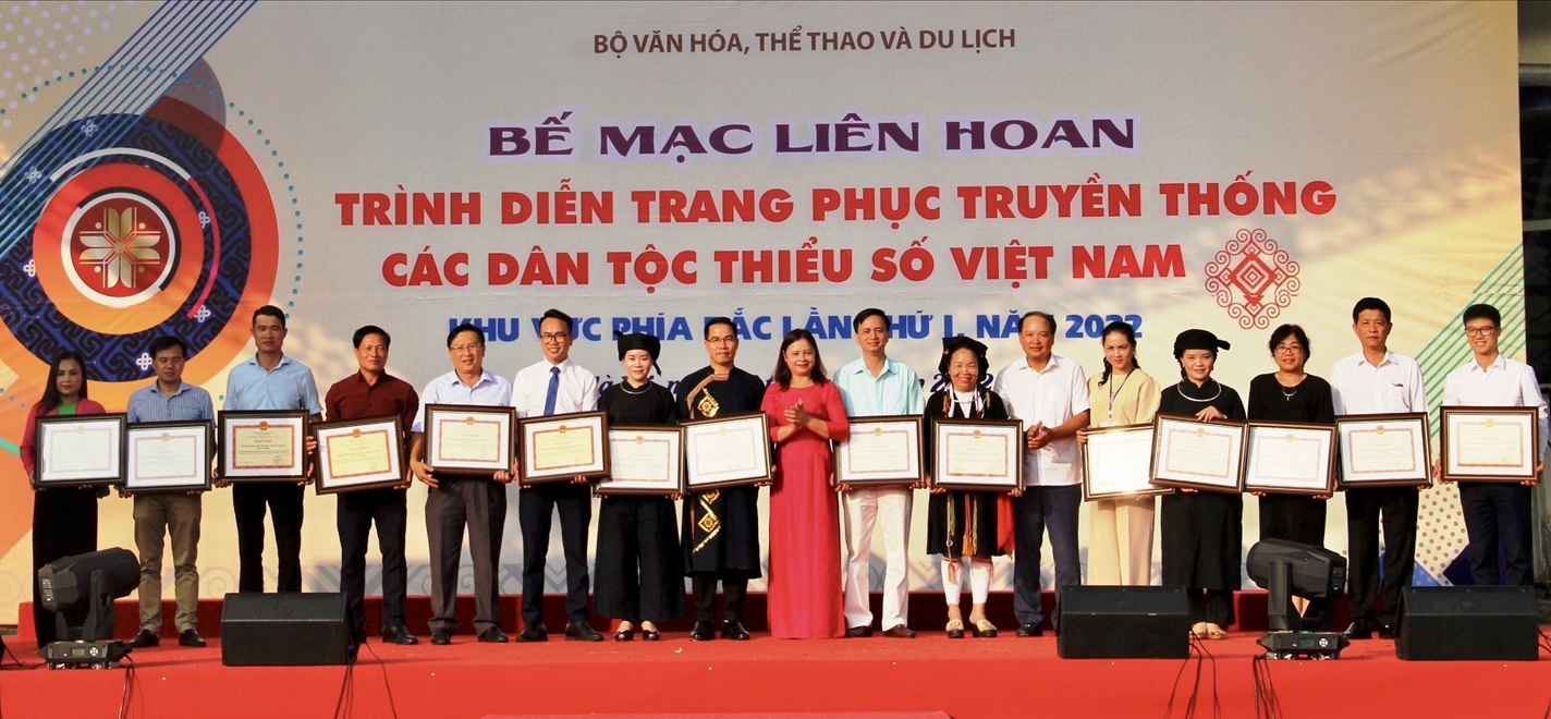 Trao 20 giải A tại Liên hoan trình diễn trang phục truyền thống các dân tộc thiểu số khu vực phía Bắc 