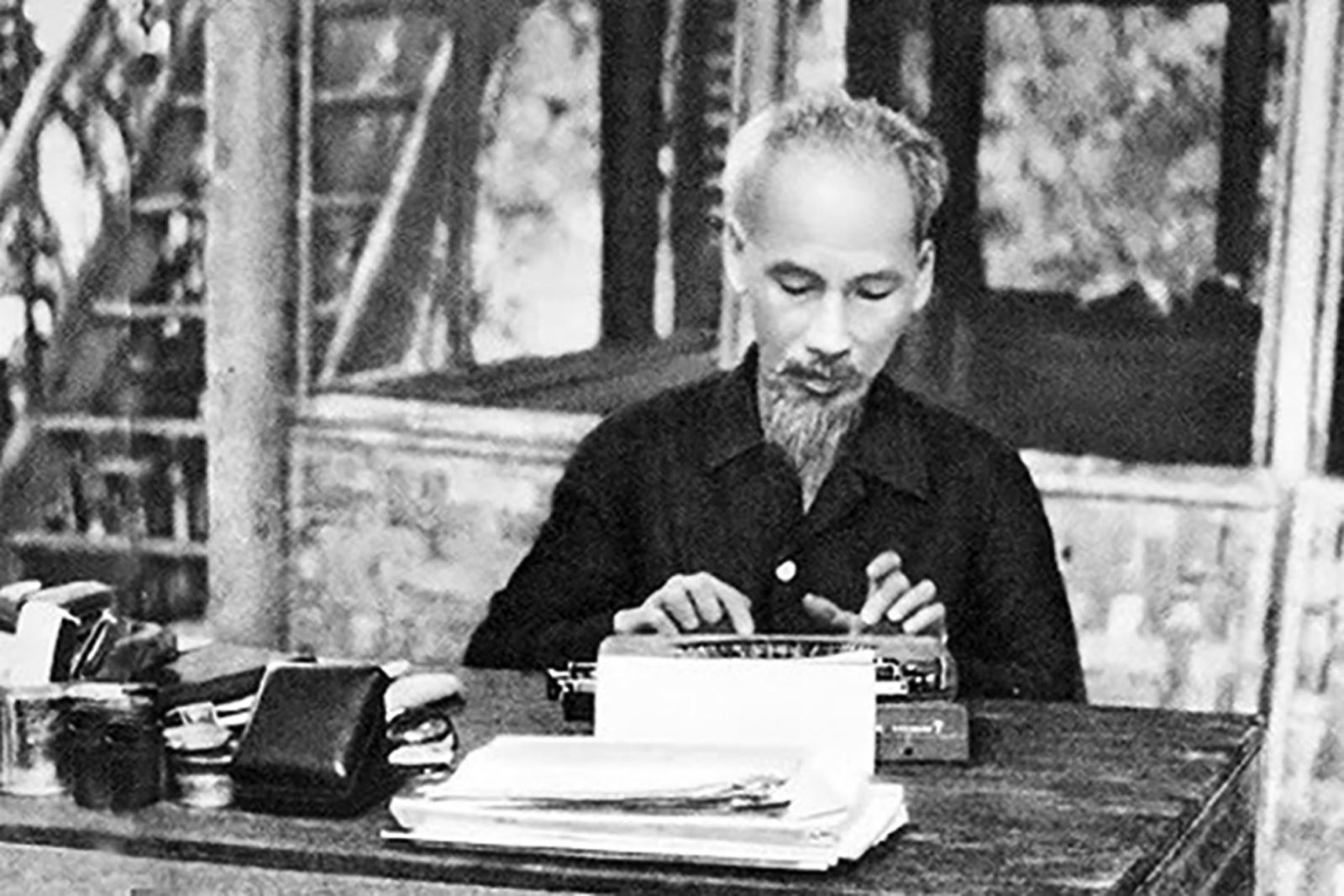 Xây dựng văn hóa đạo đức thực hành tiết kiệm, chống tham ô, lãng phí, quan liêu trong cán bộ, đảng viên