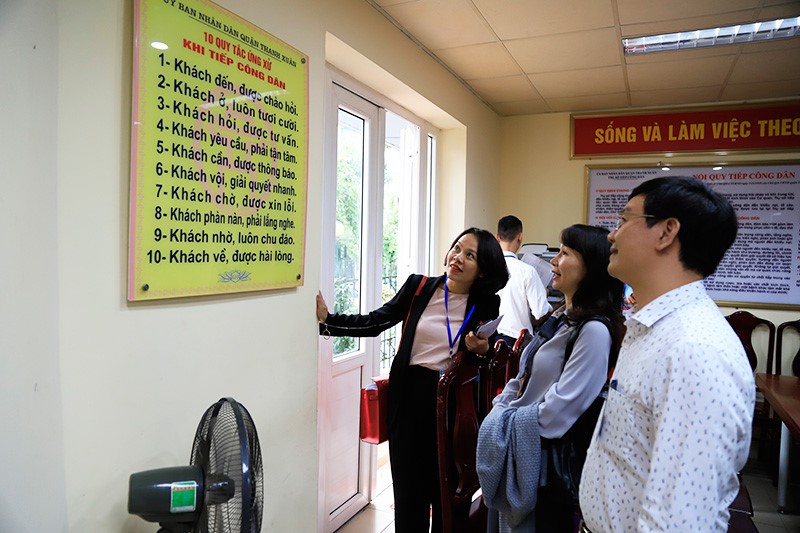 Mối quan hệ giữa môi trường văn hóa công sở với mỗi cá nhân