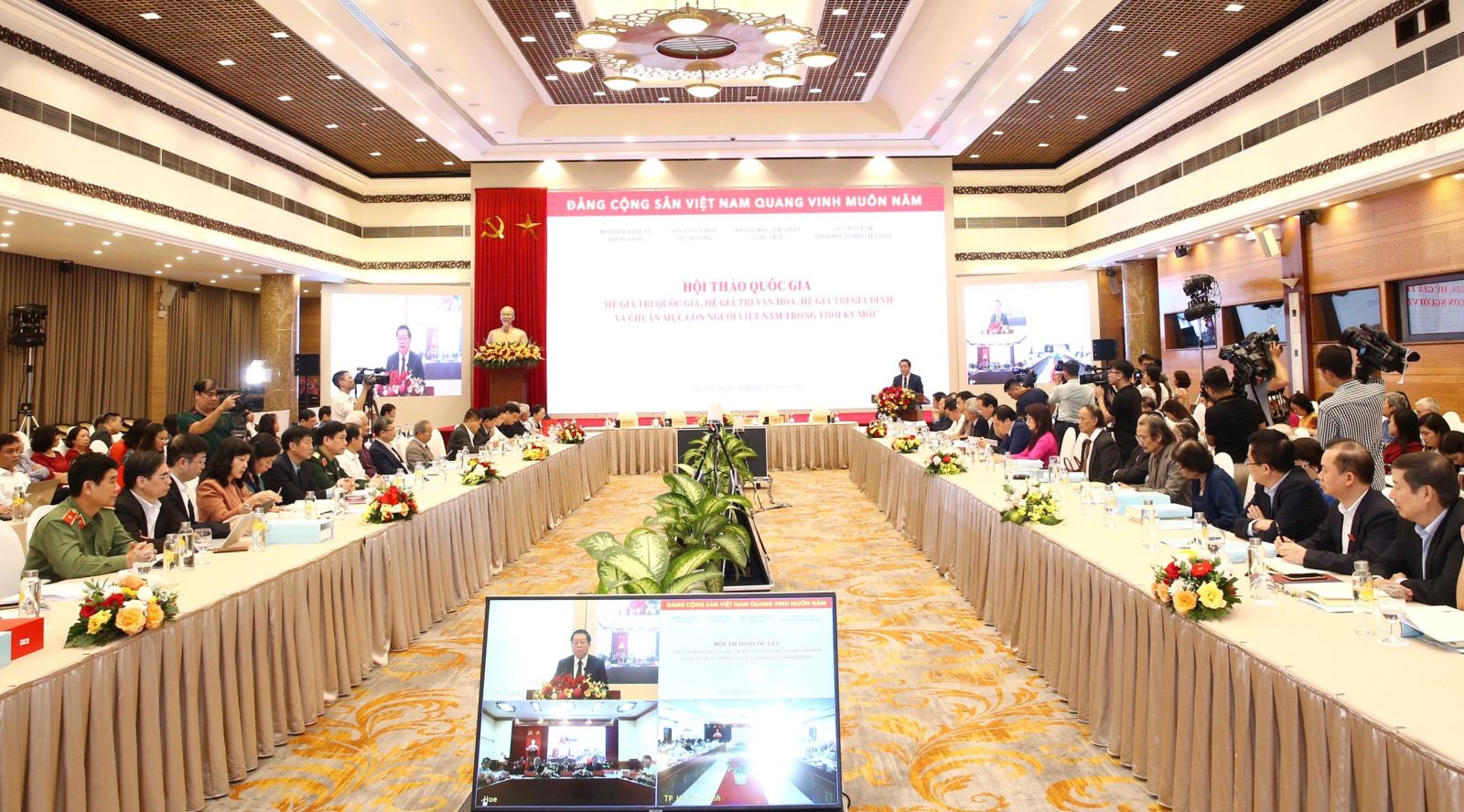 Giá trị gia đình và chuẩn mực con người Việt Nam trong thời kỳ mới