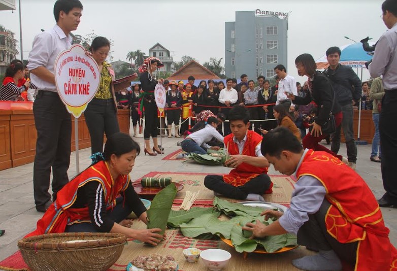Phong tục giã bánh giầy, gói bánh chưng ăn Tết có từ thời nào?