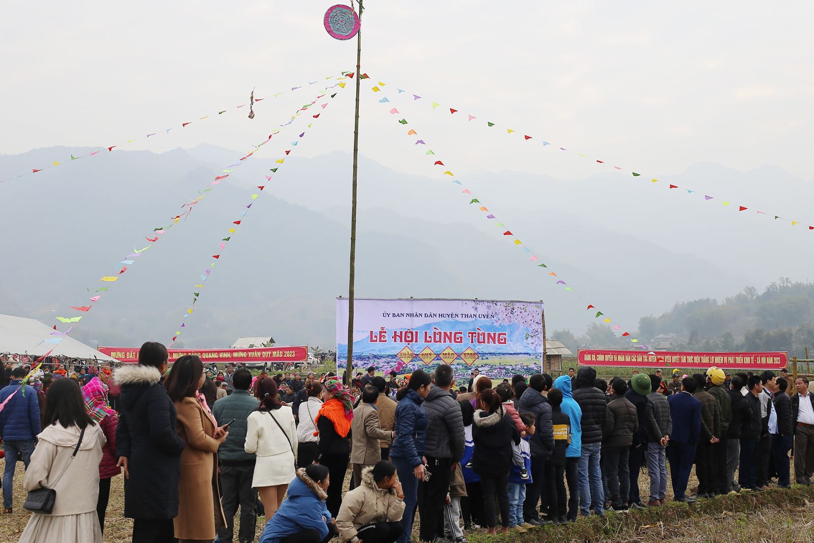 Náo nức lễ hội Lùng Tùng