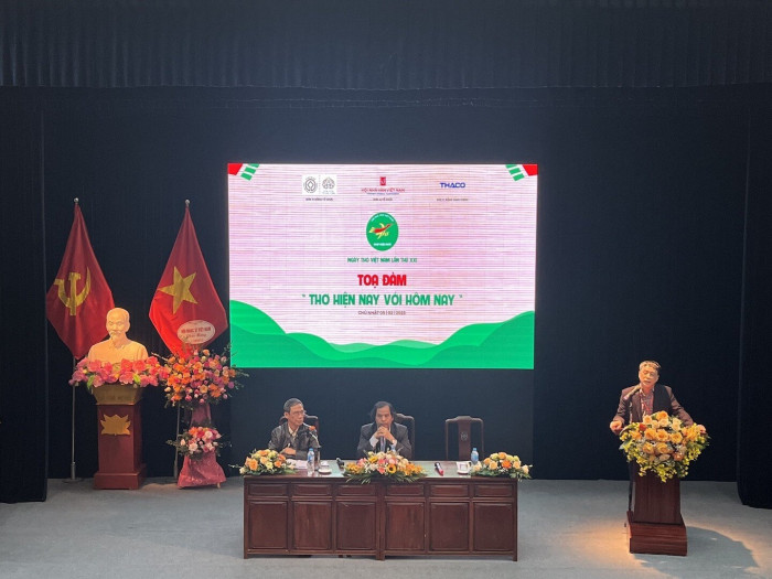 Tọa đàm “Thơ hiện nay với hôm nay”