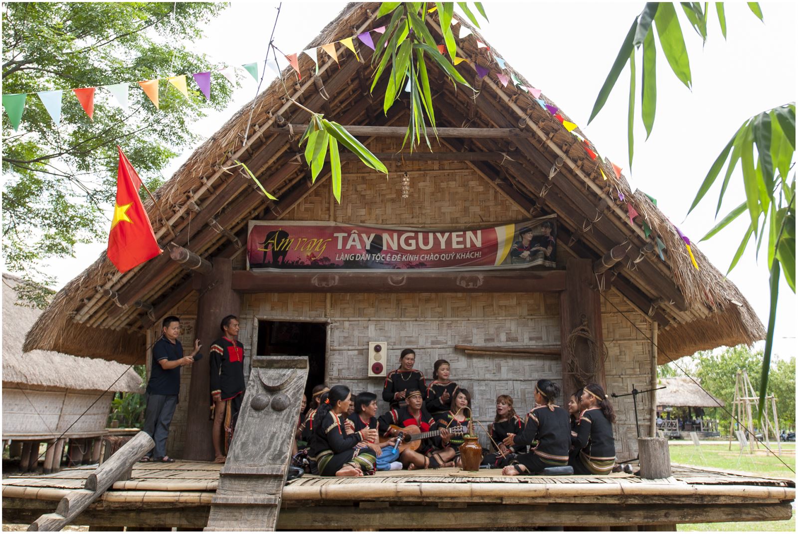  “Mùa xuân và Tuổi trẻ” tại Làng Văn hóa - Du lịch các dân tộc Việt Nam