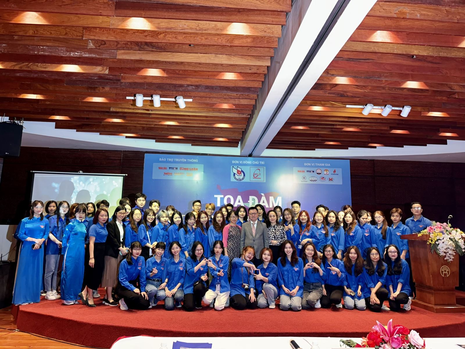 “Thanh niên sáng tạo, chủ động, trong công cuộc chuyển đổi số hiện nay”