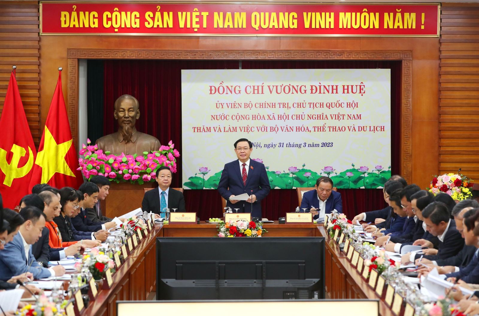 Chủ tịch Quốc hội Vương Đình Huệ: Tập trung hoàn thiện thể chế, triển khai đồng bộ các giải pháp  phát triển văn hóa