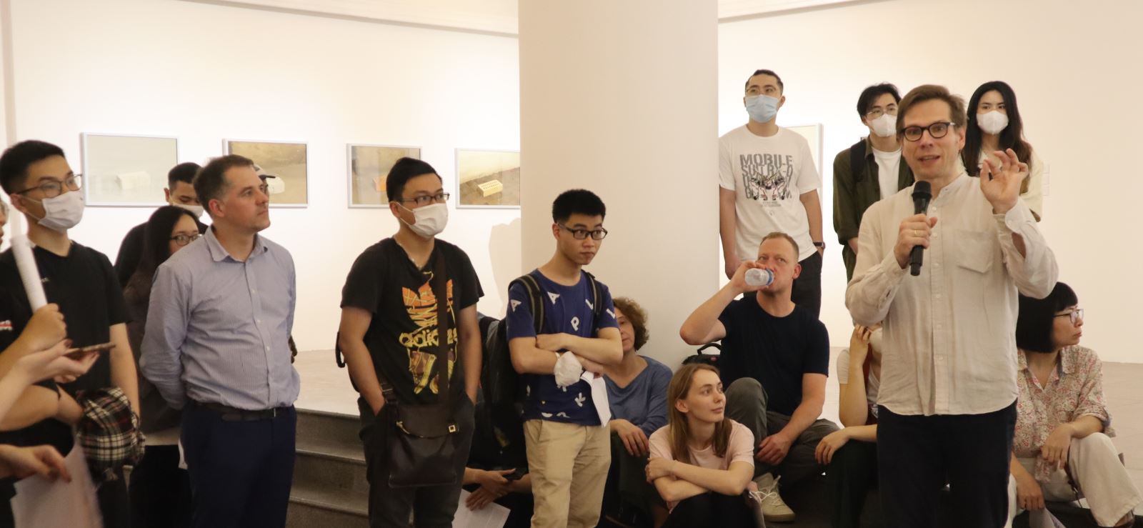 Triển lãm nghệ thuật nhiếp ảnh "Ngôi sao sáng và tối"