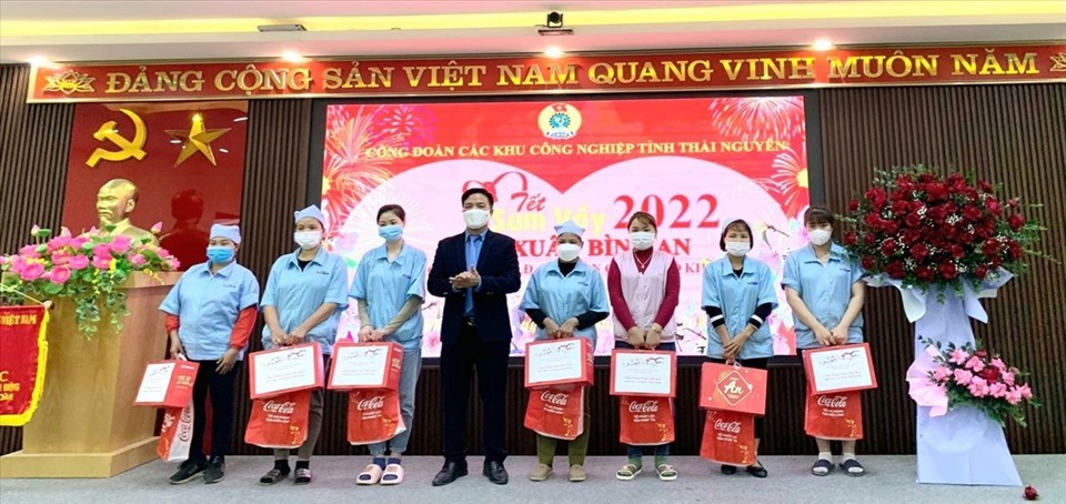 Xây dựng môi trường văn hóa ở các khu công nghiệp hiện nay - Thực trạng và giải pháp