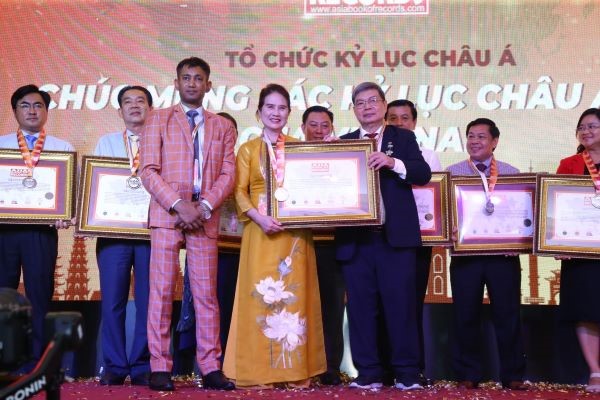 “Sen trong đời sống văn hoá Việt” xác lập Kỷ lục châu Á